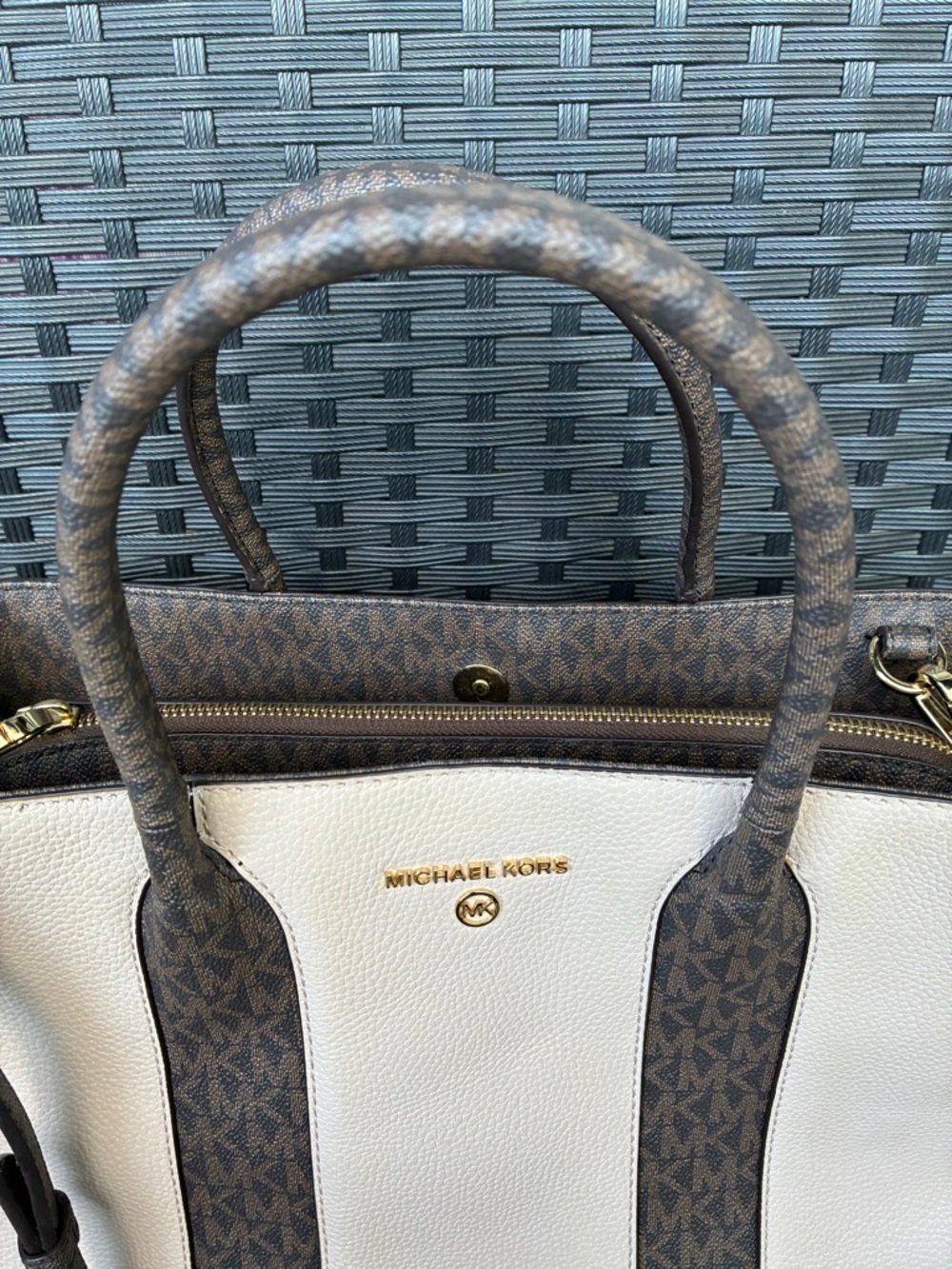 MICHAEL KORS BAG,Authentic Michael Kors Crossbody Bag. - Picture 16 of 16